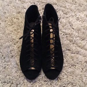 Vince Camuto size 7M/37